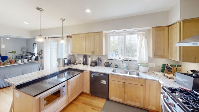 Foto del edificio - 1395 Folkstone Ct