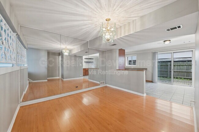 Foto del edificio - 9517 Terrace Pl