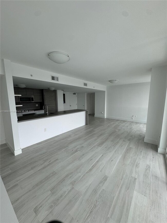 Building Photo - 400 Sunny Isles Blvd