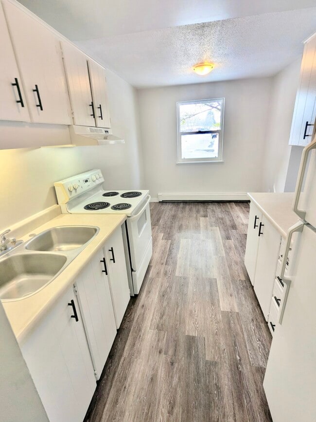 Building Photo - 10 Birkshire Ct