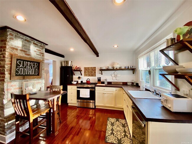 Foto del edificio - 1975 Youngs Ave