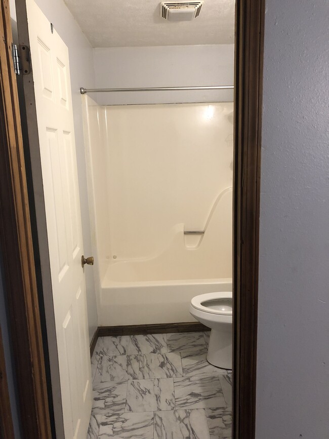 Bathroom entry - 950 E Avenue H