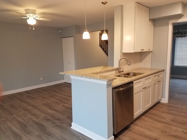 Foto del edificio - 599 Yale Ln