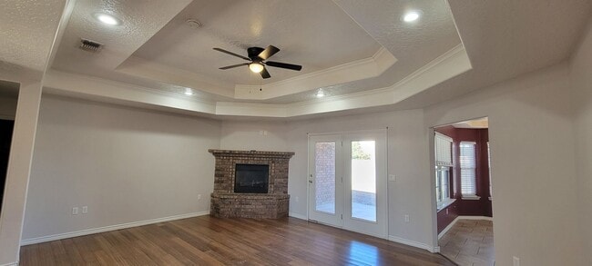 Building Photo - NEWER HOME ON QUIET STREET