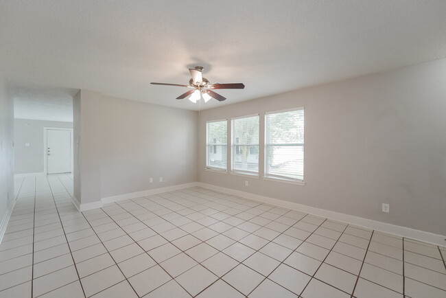 Building Photo - 15819 E Park Ct
