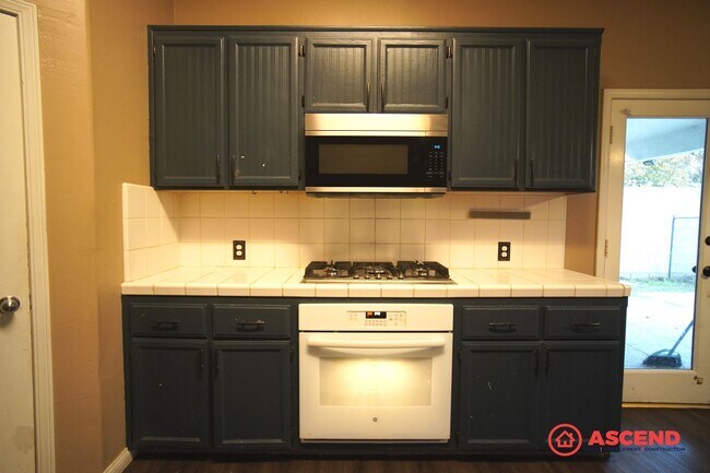 Foto del edificio - Beautiful 3 Bedroom + Office Home with a Pool!