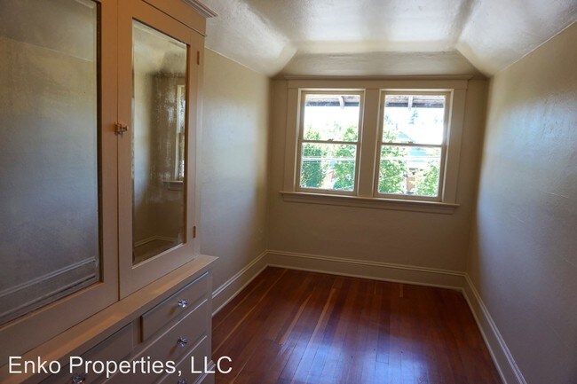 Building Photo - 3 br, 1.5 bath House - 2425 NE Alberta St