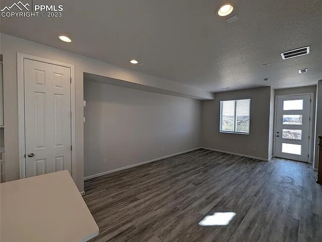 Photo - 2457 Foerster Grass Vw House