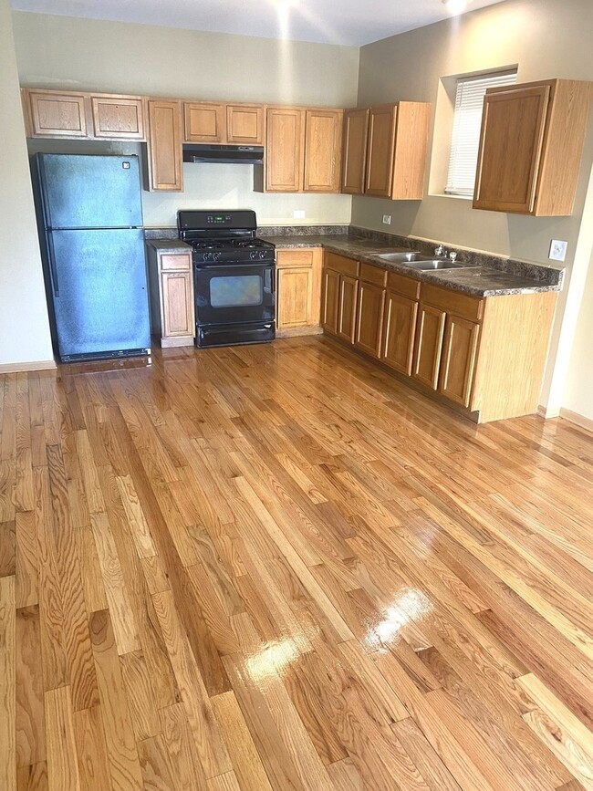 Building Photo - 1255 S Karlov Ave