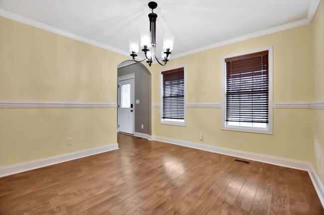 Building Photo - Pet Friendly Four Bedroom!