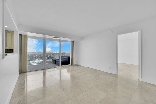 Building Photo - 2841 N Ocean Blvd
