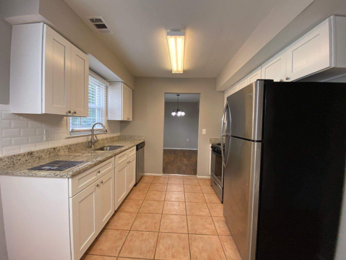 Building Photo - NOW AVAILABLE! - 9 Priscilla Ln, Howell, N...