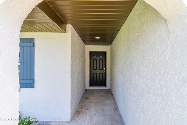 Building Photo - 828 Angela Ave