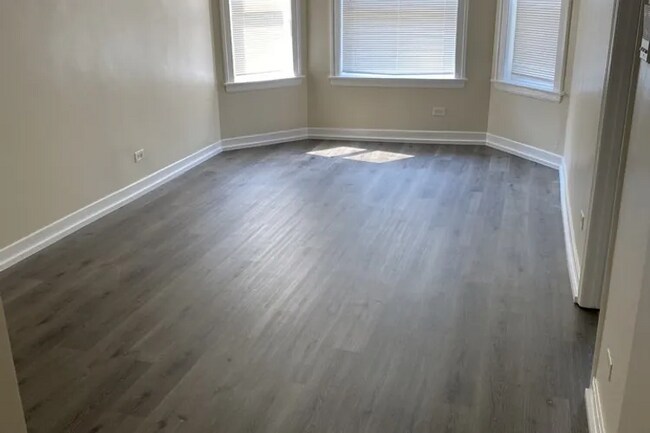 Foto del edificio - 1123 E 81st St