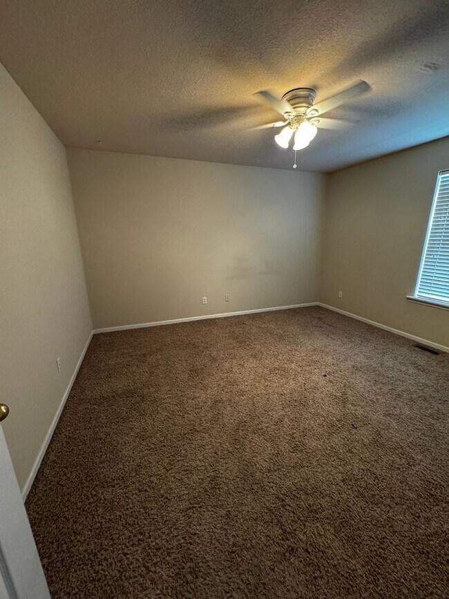 Building Photo - 460/462 Chris Dr.