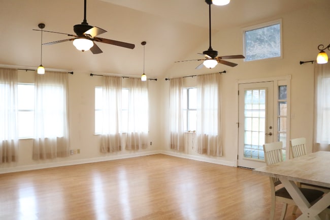 Building Photo - 7102 Moat Cove