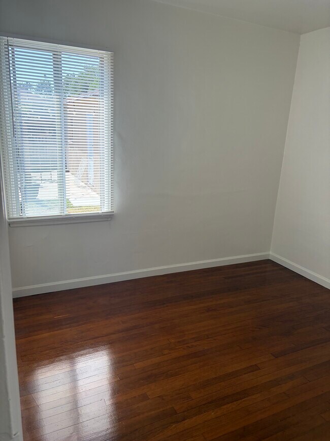 Foto del edificio - 2383 Belmont Ave