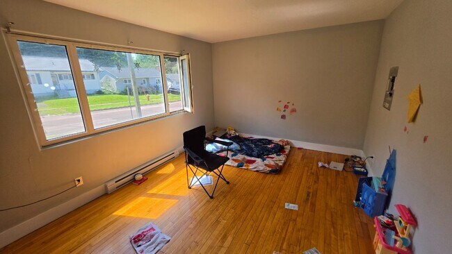 Building Photo - 263 Jones St