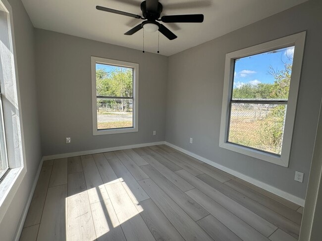 Building Photo - Ready for move in