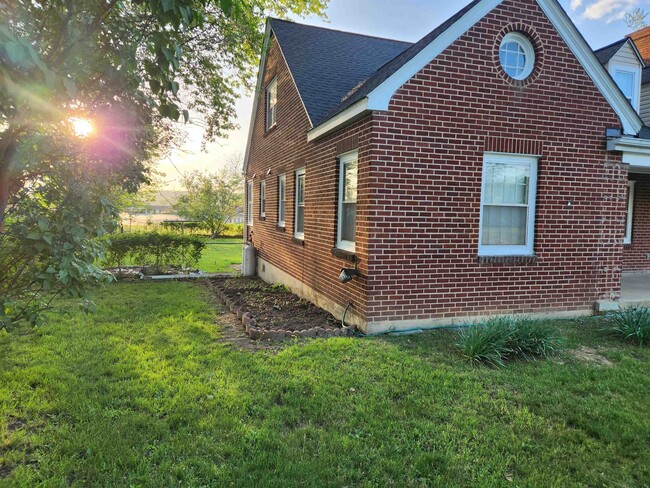Building Photo - 9577 Shenandoah Dr
