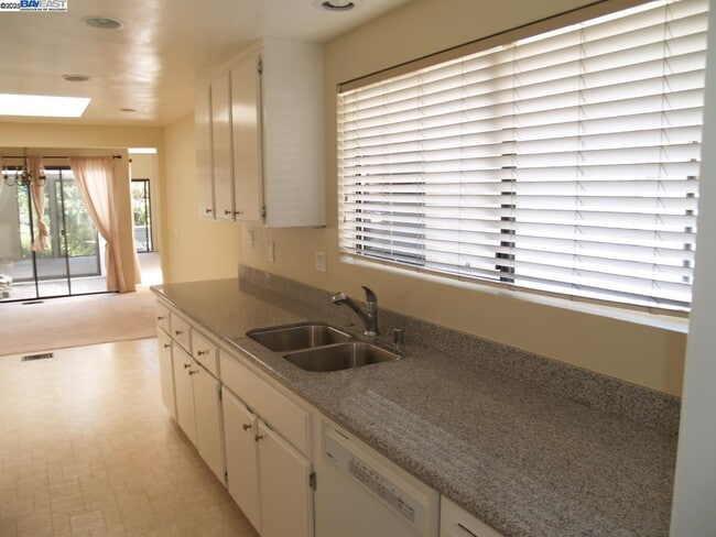 Building Photo - 515 Rolling Hills Ln