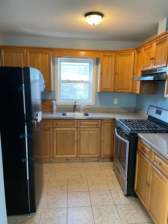 Foto del edificio - 4 Bedroom Duplex in Paterson