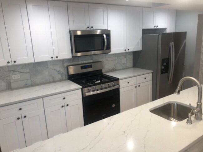 Photo - 1826 W Erie St Apartment