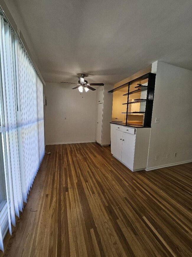 Interior Photo - Holiday Manor