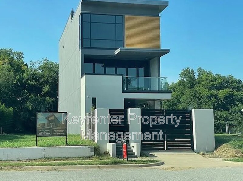 Foto principal - 727 NE 5th St