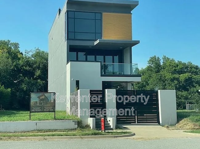 Photo - 727 NE 5th St Apartment