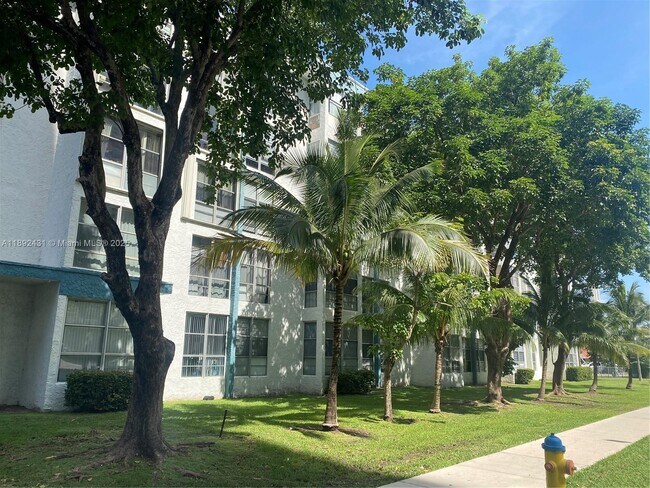 Foto del edificio - 17620 Atlantic Blvd