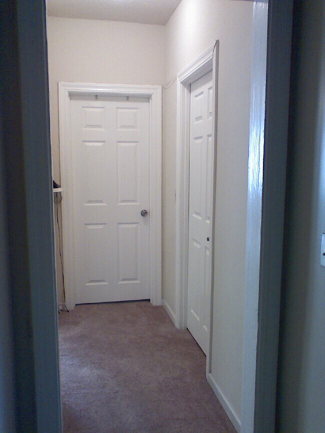 Building Photo - 638 Laine St