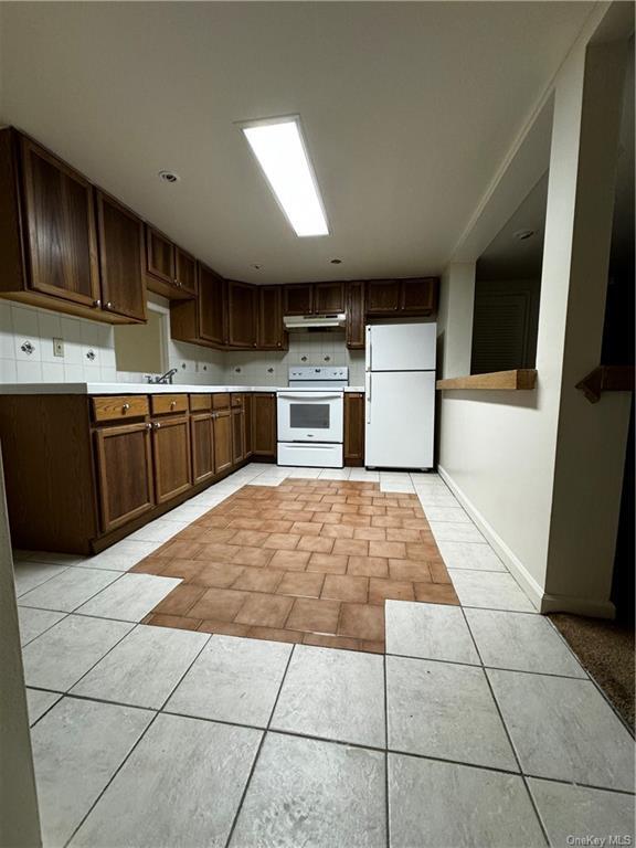 Building Photo - 385 NY-32