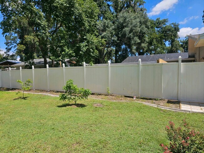 Foto del edificio - 4002 Thonotosassa Rd