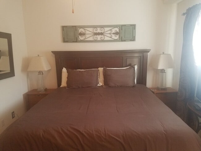 3rd floor Master- King Bed - 103 Morningstar Cir