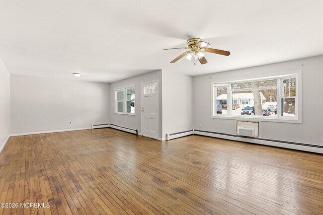 Building Photo - 422 Shady Ln