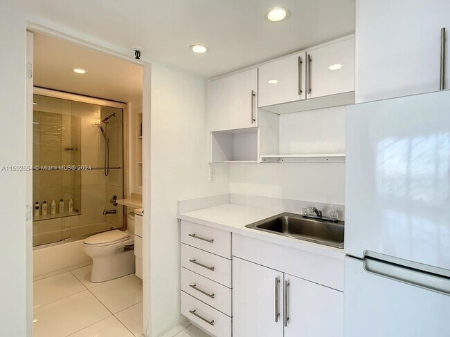 Foto del edificio - 555 NE 15th St
