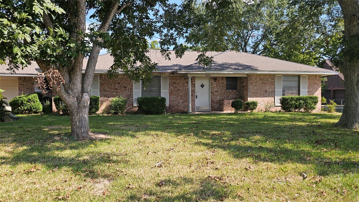 Foto principal - 2605 B F Terry Blvd