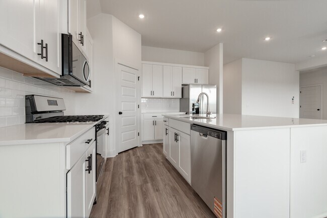 Building Photo - 587 W Gosling Isle