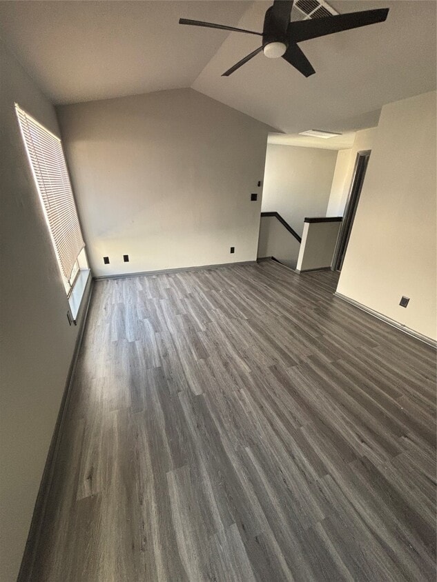 Foto principal - 8299 Cambridge St