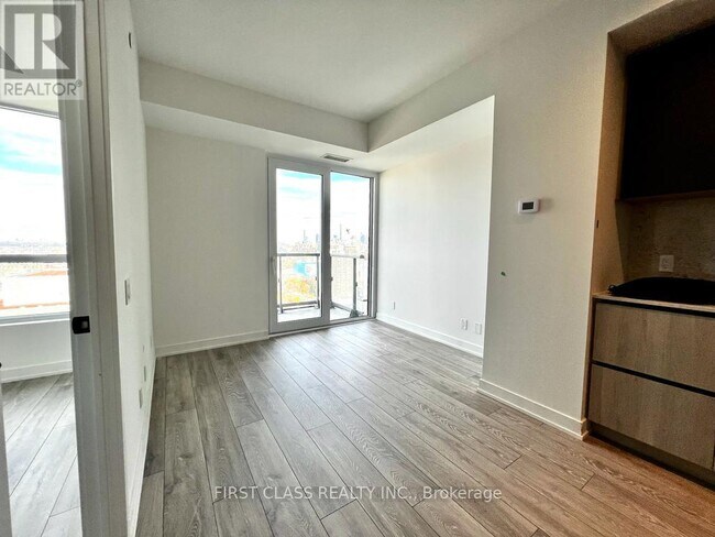 Building Photo - 108 Peter St