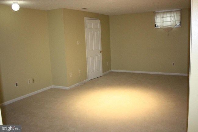 Foto del edificio - 5583 Ann Peake Dr