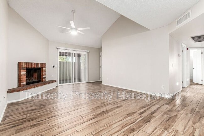 Photo - 2143 E Center Ln House