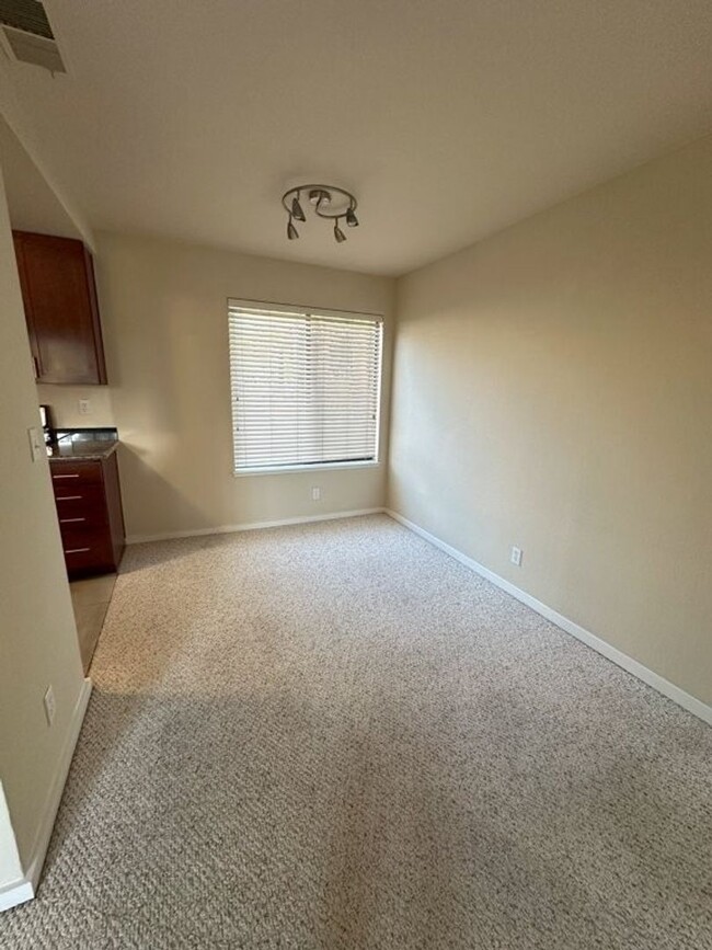 Foto del edificio - Nor Cal Realty Inc, 2 Bedroom 2 bath Condo
