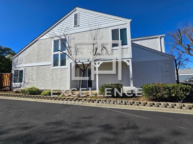 Foto del edificio - 2/2.5 with Office Loft - Brand New Quartz Kitchen, Private Fenced Patio - Great Schools!