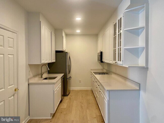 Foto del edificio - 7806 Birnam Wood Dr