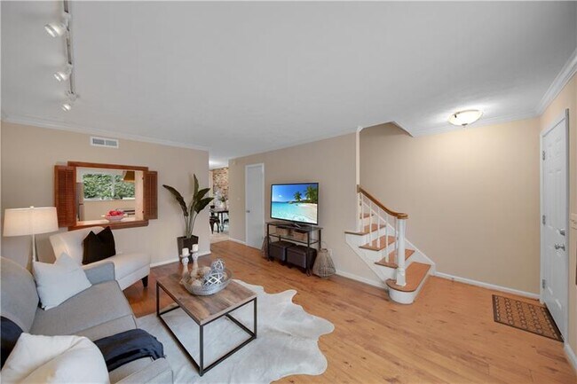 Building Photo - 3095 Colonial Way