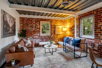 Building Photo - 15 Burbank Dr SW