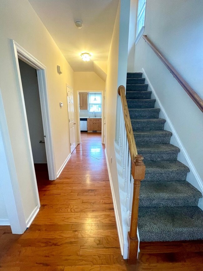 Building Photo - Large 4 Bedroom 2.5 Bath Home Near VCU.