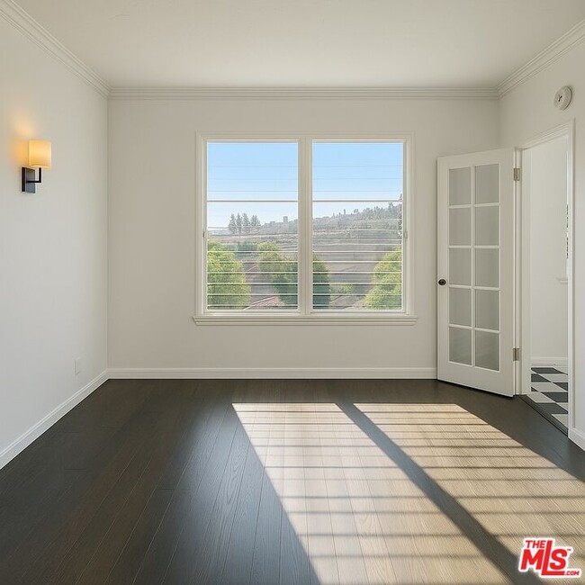 Building Photo - 1201 N Crescent Heights Blvd